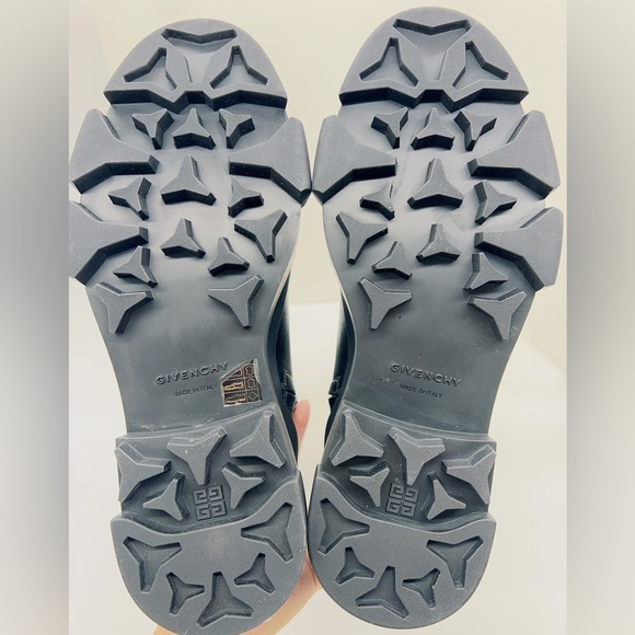 Givenchy Terra Black smooth calfskin boots - Picture 9 of 16